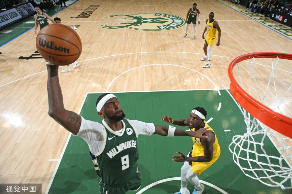 在万众瞩目 在万众瞩目