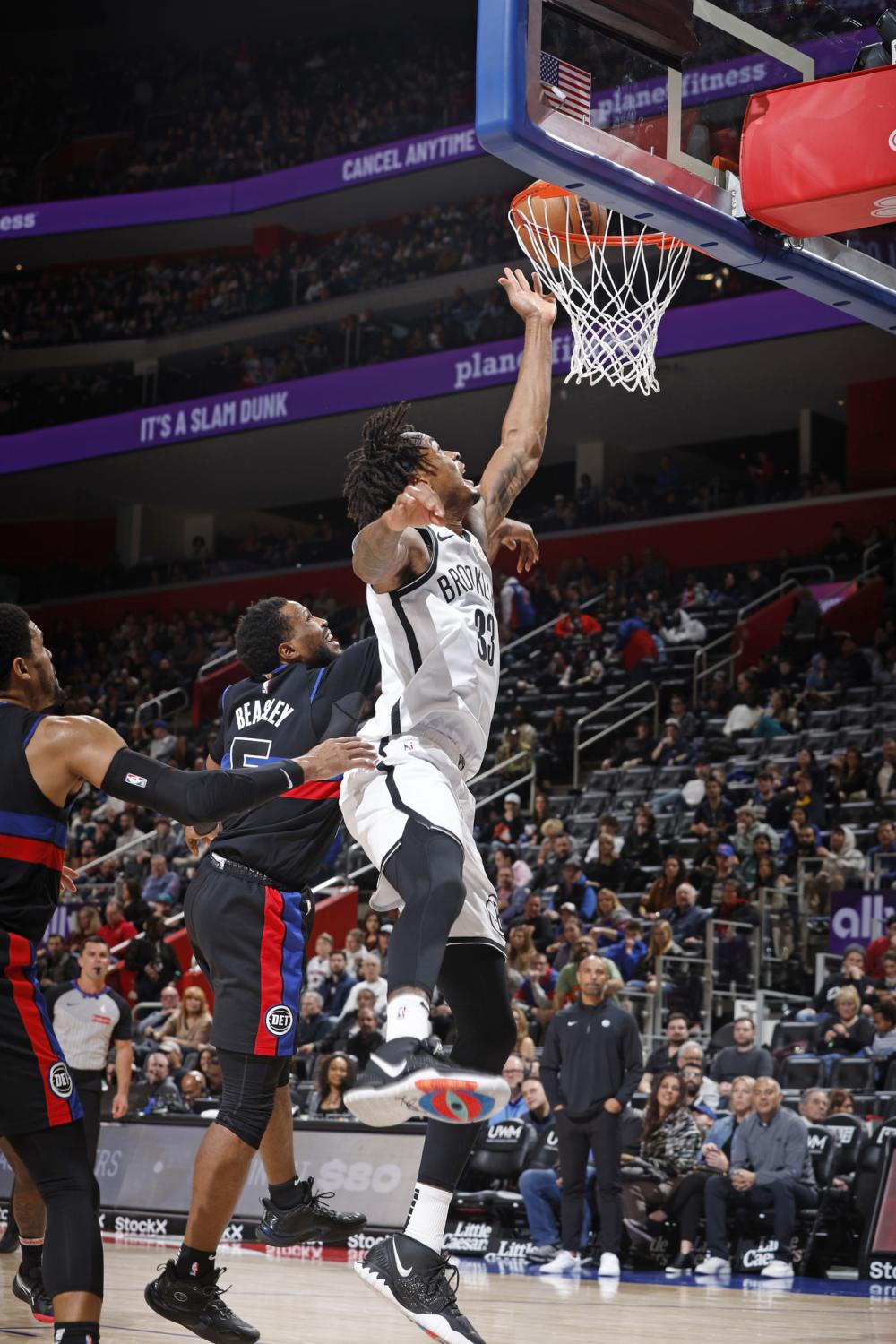 方激烈的竞 方激烈的竞